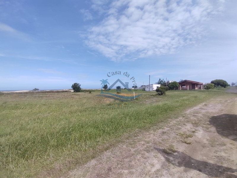 Terreno próximo ao mar.