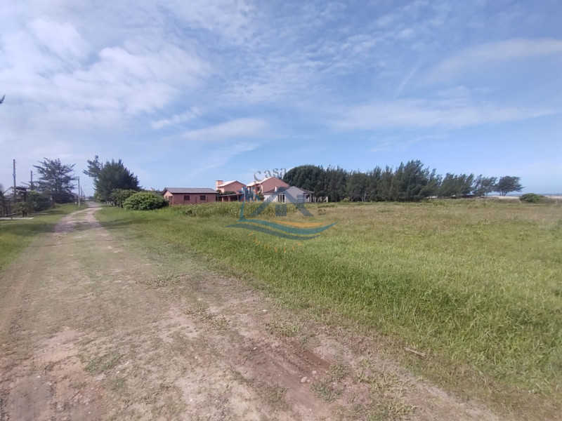 Terreno próximo ao mar.