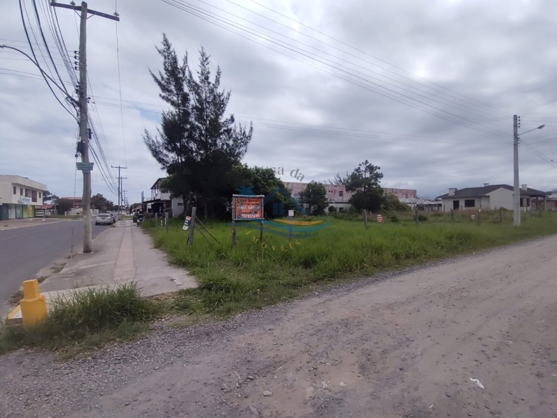 Terreno comercial, a poucos metros do mar.