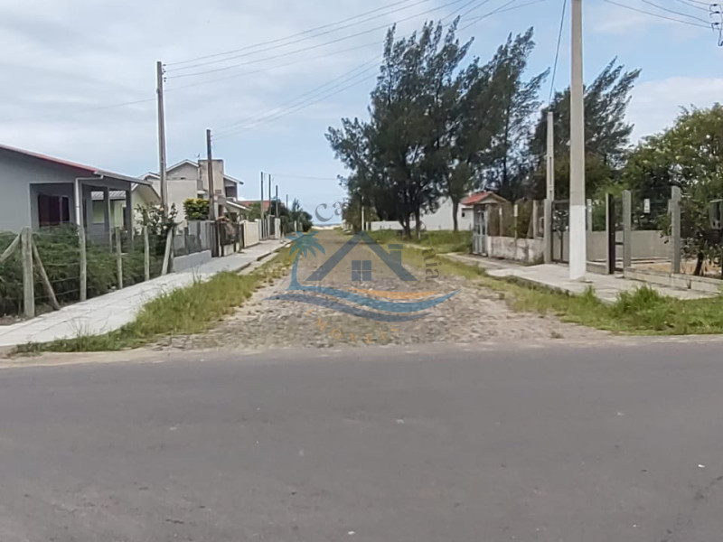 Terreno comercial, a poucos metros do mar.