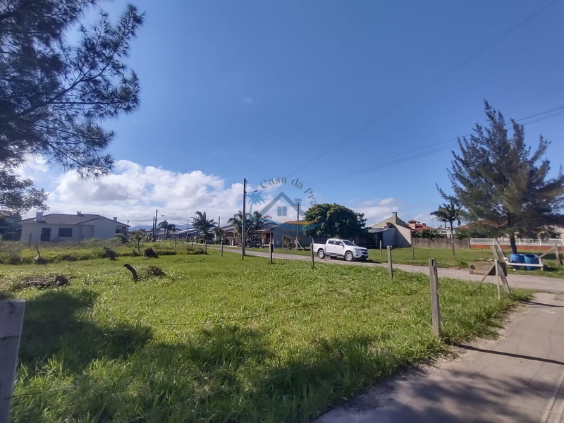 Terreno comercial, a poucos metros do mar.