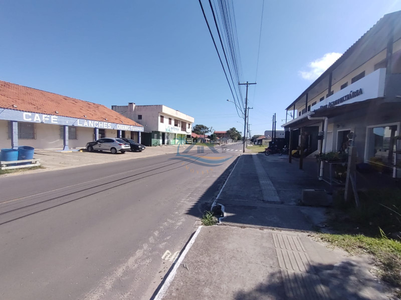 Terreno comercial, a poucos metros do mar.