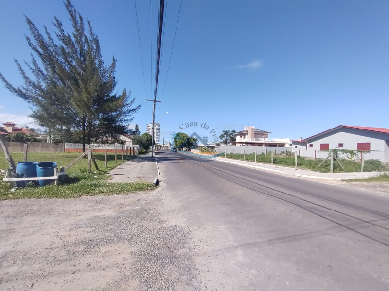 Terreno comercial, a poucos metros do mar.