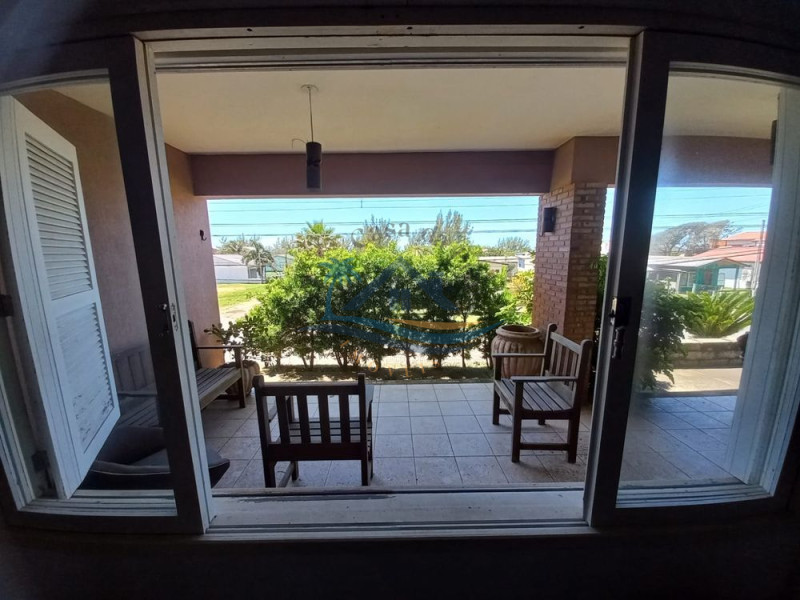 Casarão com terreno de 1392 metros quadrados.