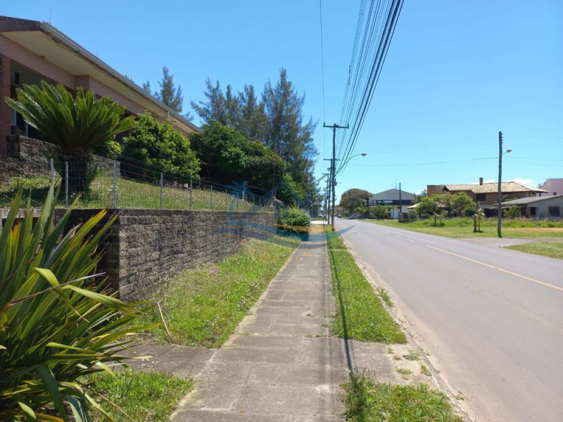 Casarão com terreno de 1392 metros quadrados.