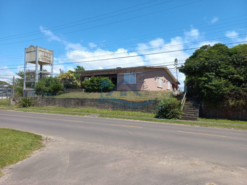 Casarão com terreno de 1392 metros quadrados.