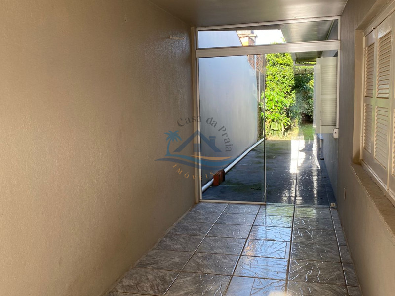 Casa a venda no centro de Arroio do Sal.