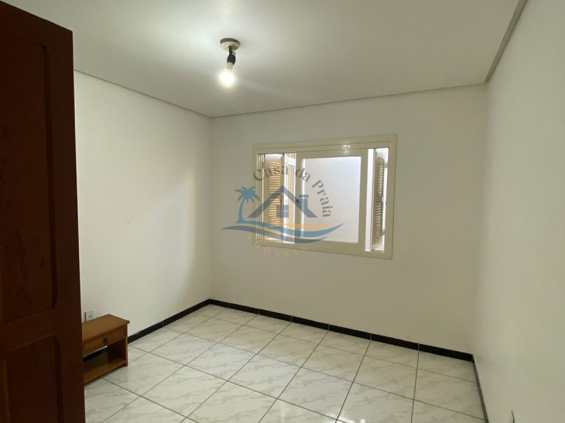 Casa a venda no centro de Arroio do Sal.