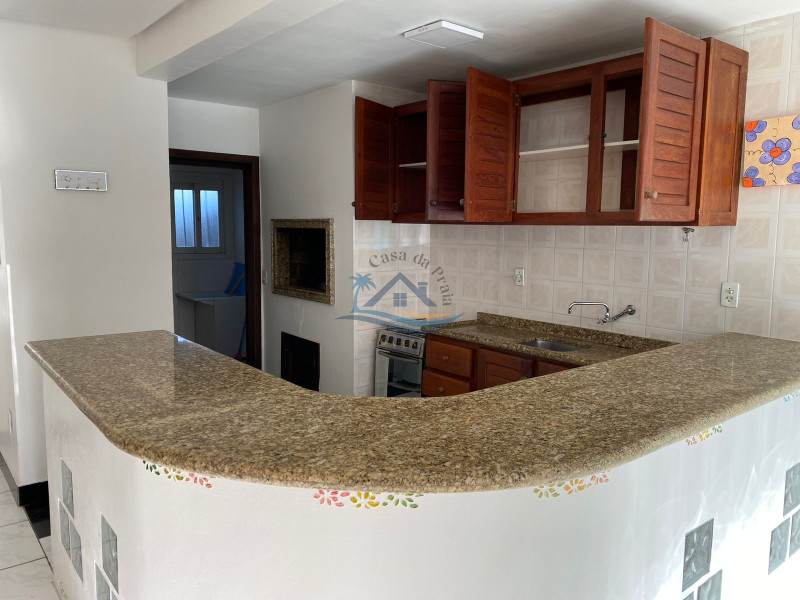 Casa a venda no centro de Arroio do Sal.