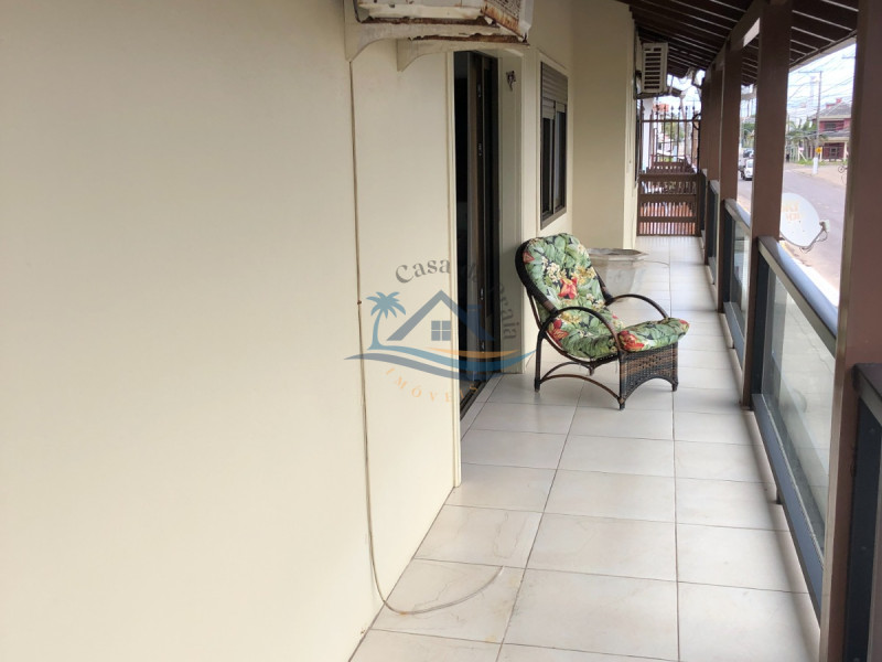 Apartamento com sala comercial.