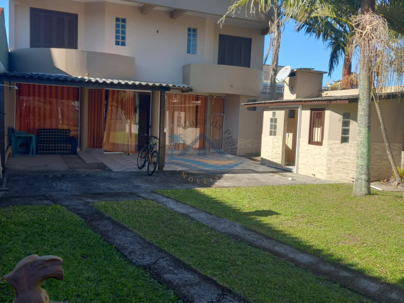 Casa a venda em Arroio do Sal-RS, próximo ao mar.