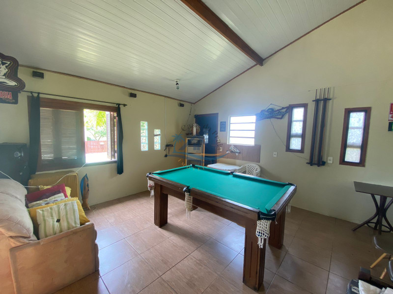 Casa com piscina a venda em Arroio do Sal-RS.