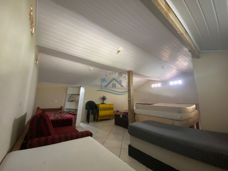 Casa com piscina a venda em Arroio do Sal-RS.