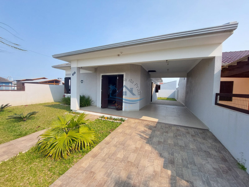 Casa a venda em Arroio do Sal.