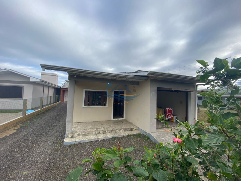 Casa a venda em Arroio do Sal.