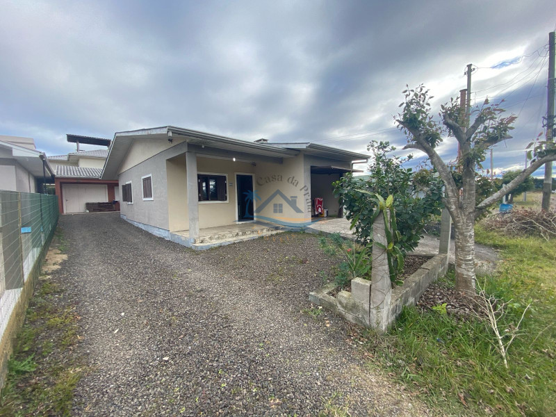 Casa a venda em Arroio do Sal.