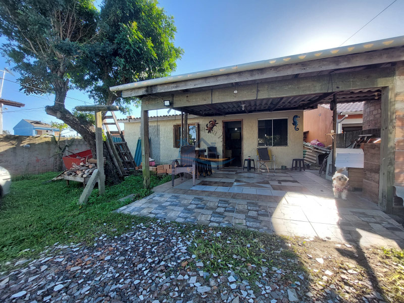 Casa a venda em Arroio do Sal.