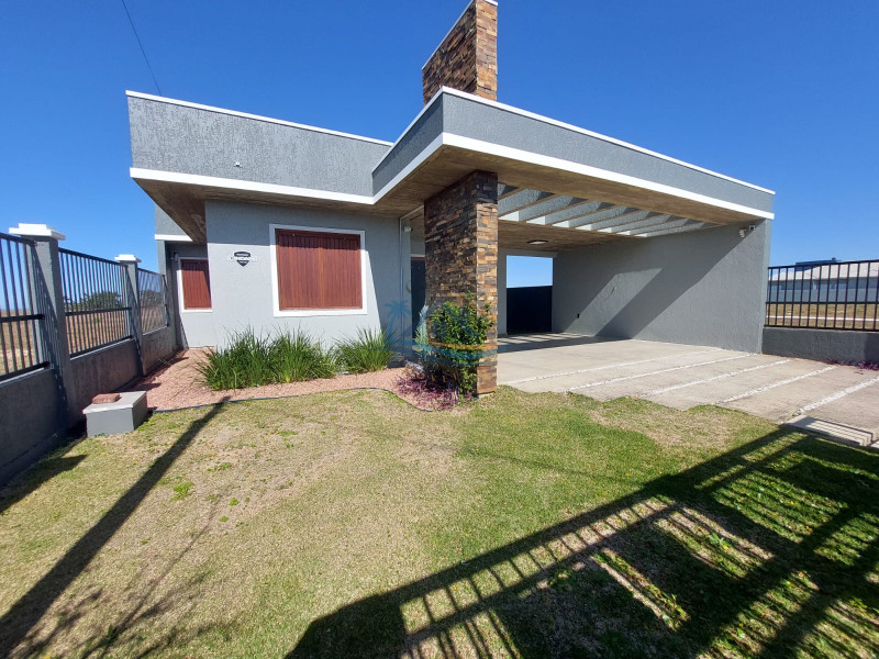 Casa a venda em Arroio do Sal.