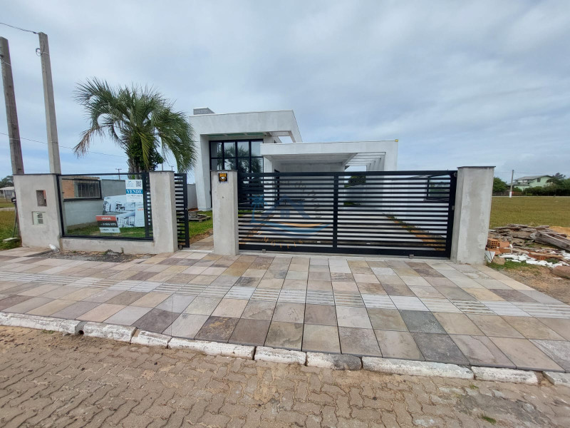 Casa a venda em Arroio do Sal.