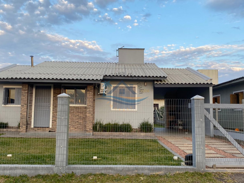 Casa a venda em Arroio do Sal.