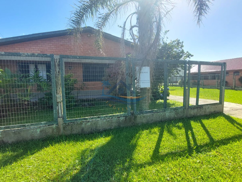 Casa a venda em Arroio do Sal.