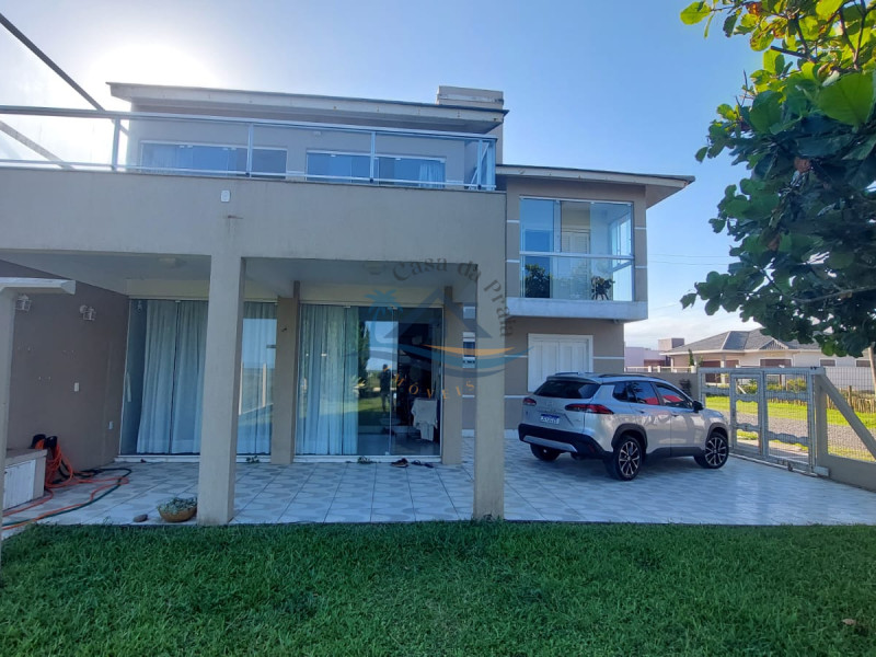 Casa a venda em Arroio do Sal.