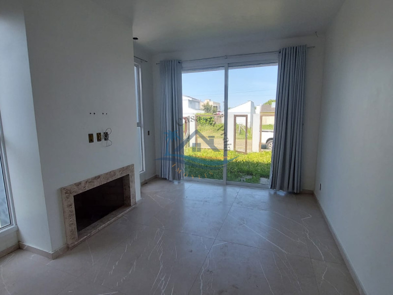 Casa a venda em Arroio do Sal.