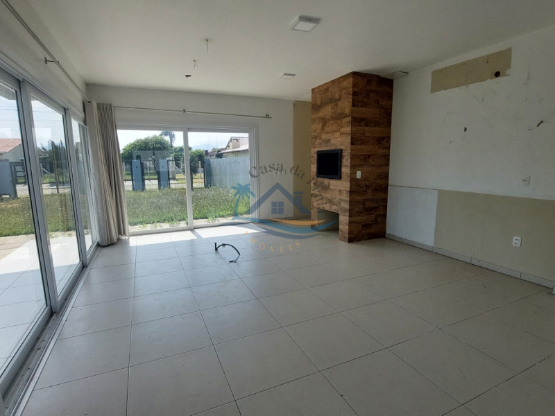 Casa a venda em Arroio do Sal.