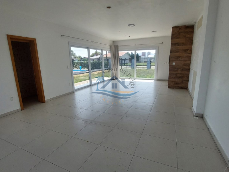 Casa a venda em Arroio do Sal.