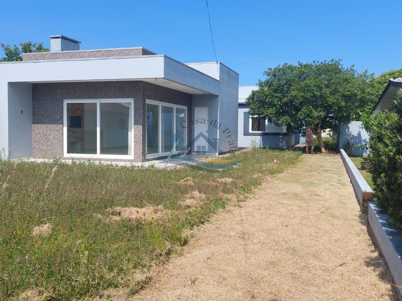 Casa a venda em Arroio do Sal.