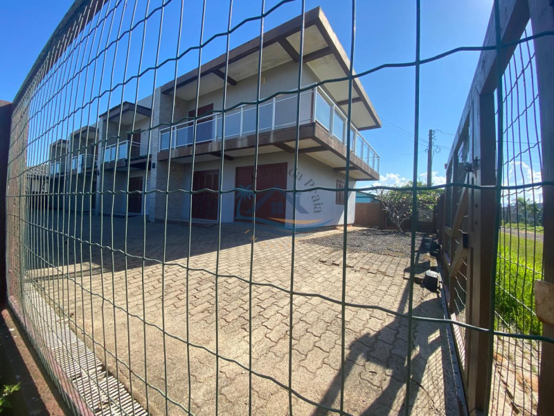 Sobrado a venda em Arroio do Sal.