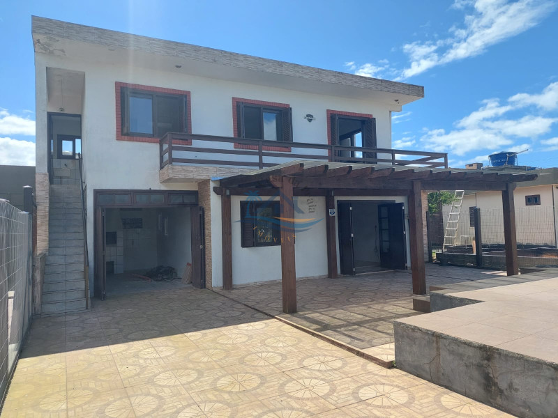 Casa a venda em Arroio do Sal.