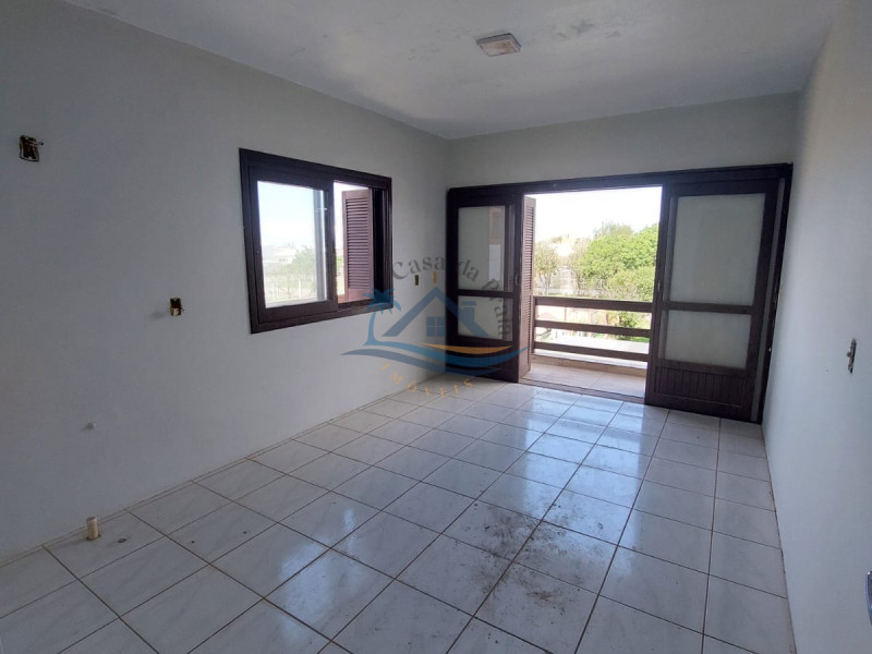 Casa a venda em Arroio do Sal.