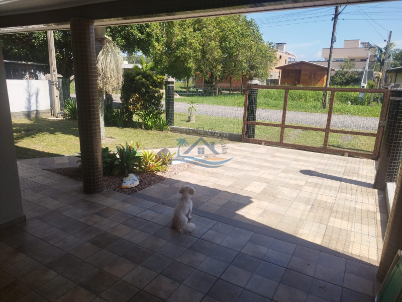 Casa a venda em Arroio do Sal.