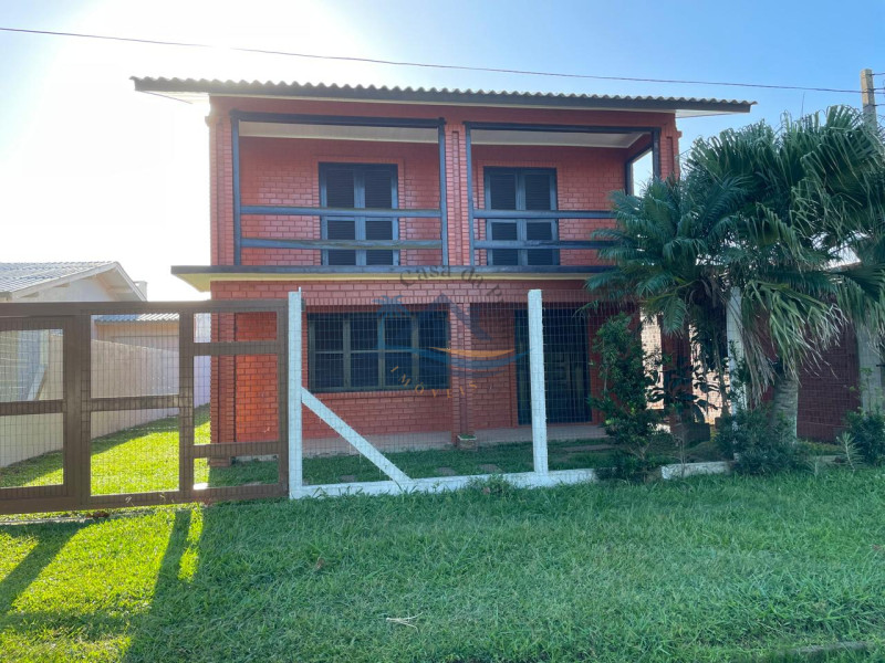 Casa a venda em Arroio do Sal.