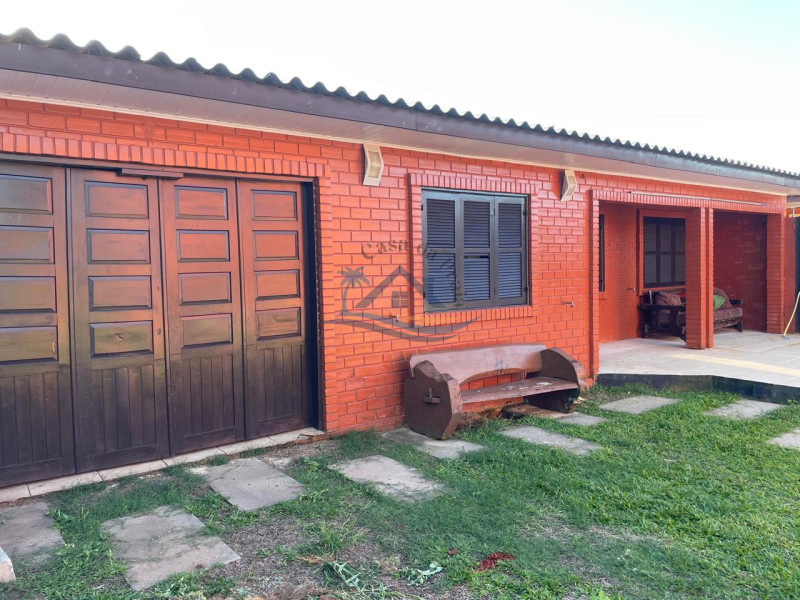 Casa a venda em Arroio do Sal.