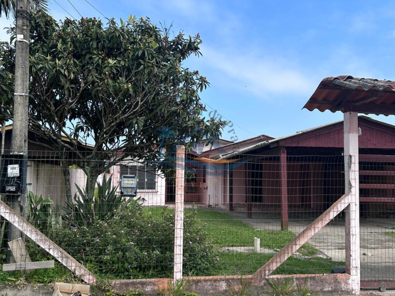 Casa a venda em Arroio do Sal.