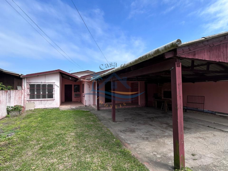 Casa a venda em Arroio do Sal.